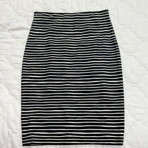 The brand is LOFT. It is a XS, and the colors are black and white.
